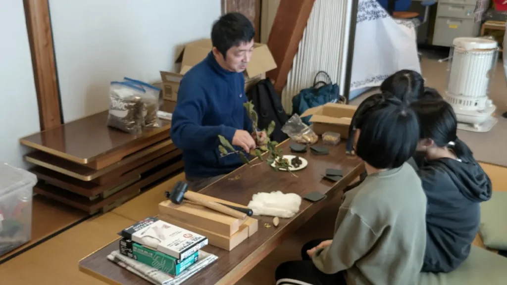 ●湖近くでの森林整備体験とネイチャークラフト(R5、R6)